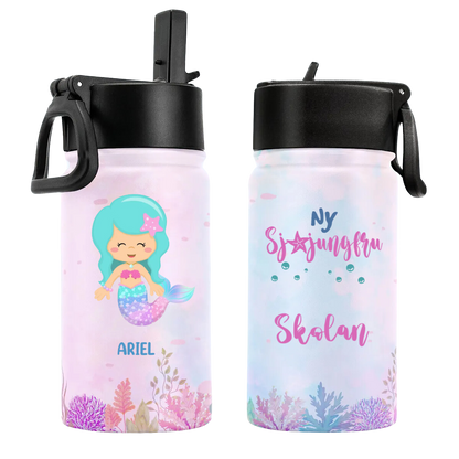 Personalisierte Trinkflasche für Kinder mit Strohhalmdeckel (350 ml) – Kleine Meerjungfrau in der Schule