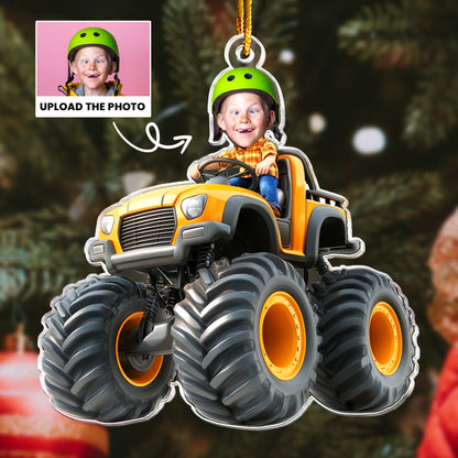 Personalisierte Weihnachtsdeko – Kind auf dem Monstertruck