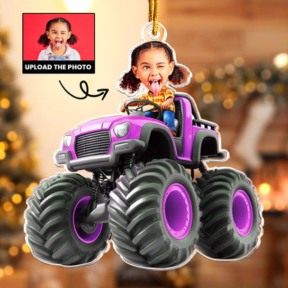 Personalisierte Weihnachtsdeko – Kind auf dem Monstertruck