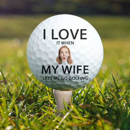 Personalisierter Golfball – Ich liebe es, wenn meine Frau/Freundin mich golfen lässt